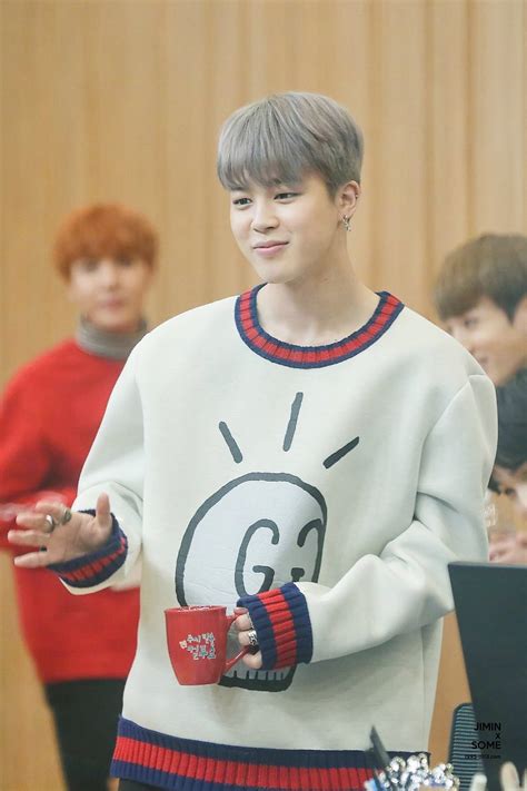 taehyung buys jimin gucci sweater|bts ama gucci.